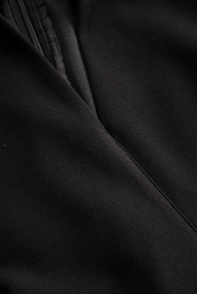 Claribel | Viimistletud must kleit