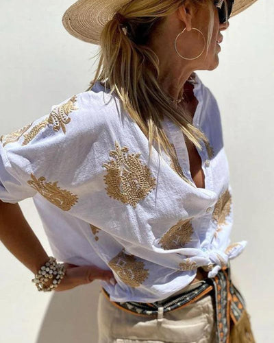 Lina – Elegantsete tikanditega pluus