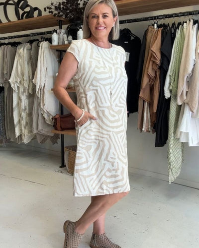 Nelia™ - Suvine kleit ümmarguse kaelusega ja kauni mustriga