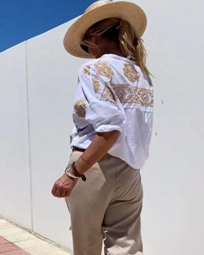 Lina – Elegantsete tikanditega pluus