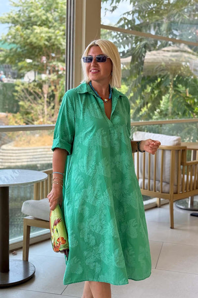 Nora – Lehtede Motivi ja Mugava Väljendiga Kleit