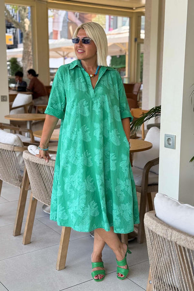 Nora – Lehtede Motivi ja Mugava Väljendiga Kleit